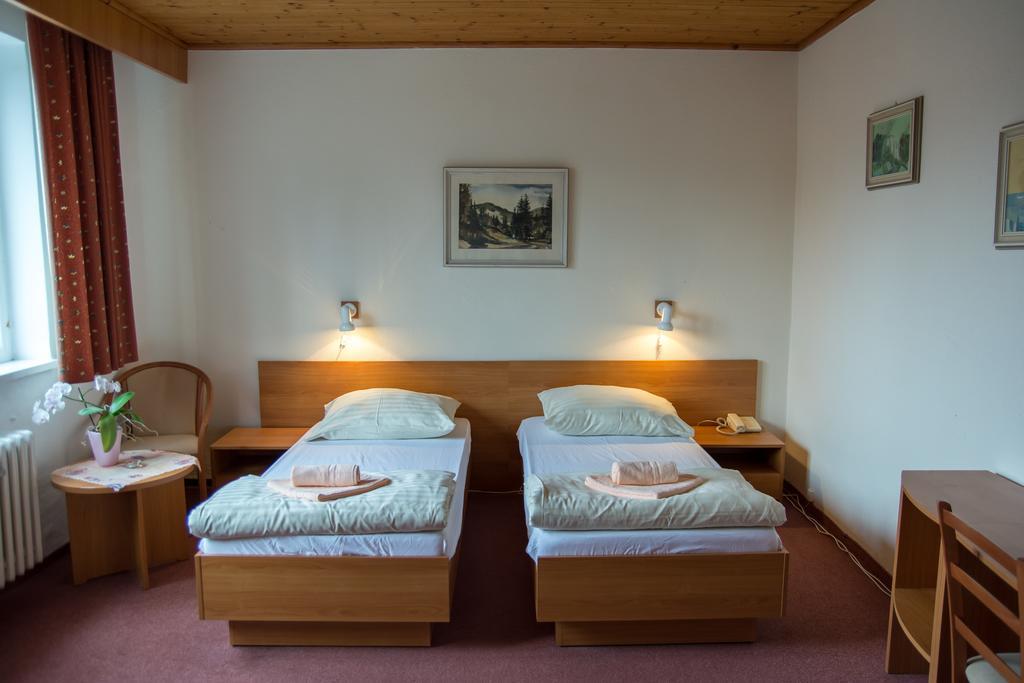 Intersport Hotel Stupava Eksteriør billede