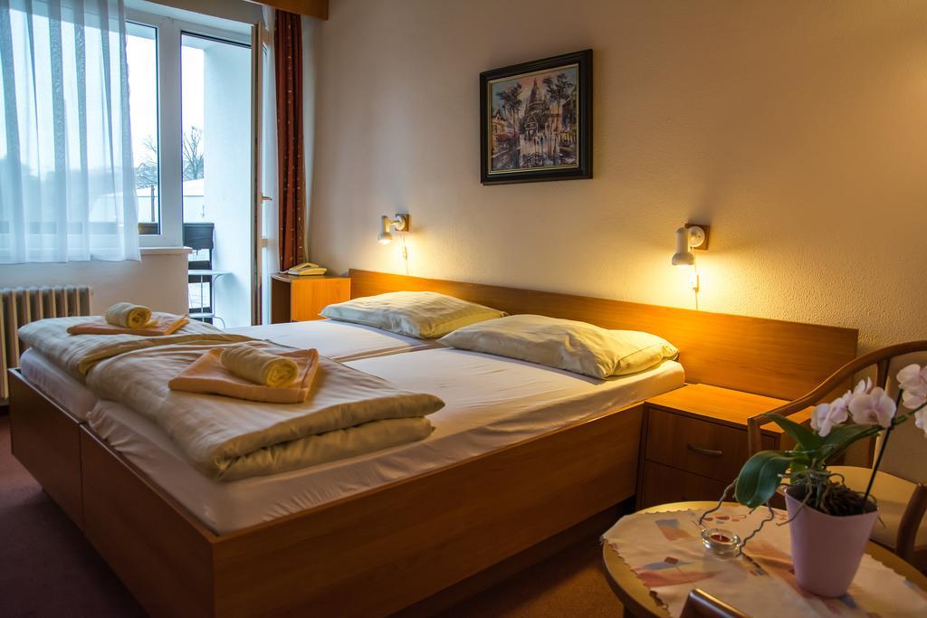 Intersport Hotel Stupava Eksteriør billede