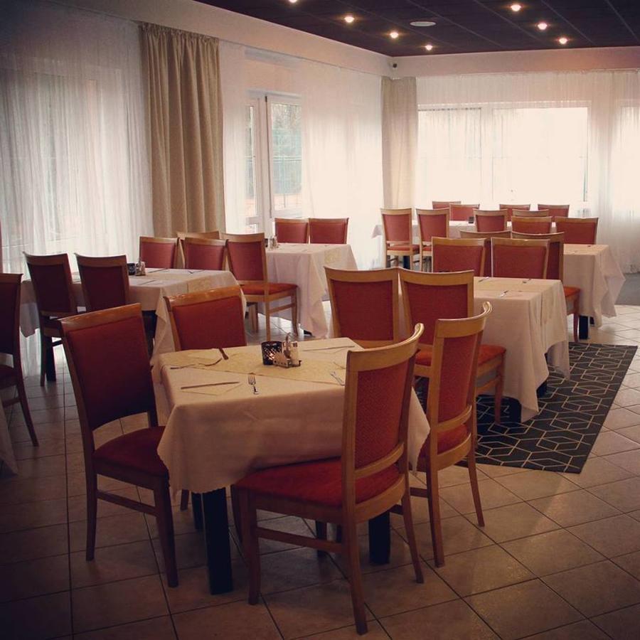Intersport Hotel Stupava Eksteriør billede